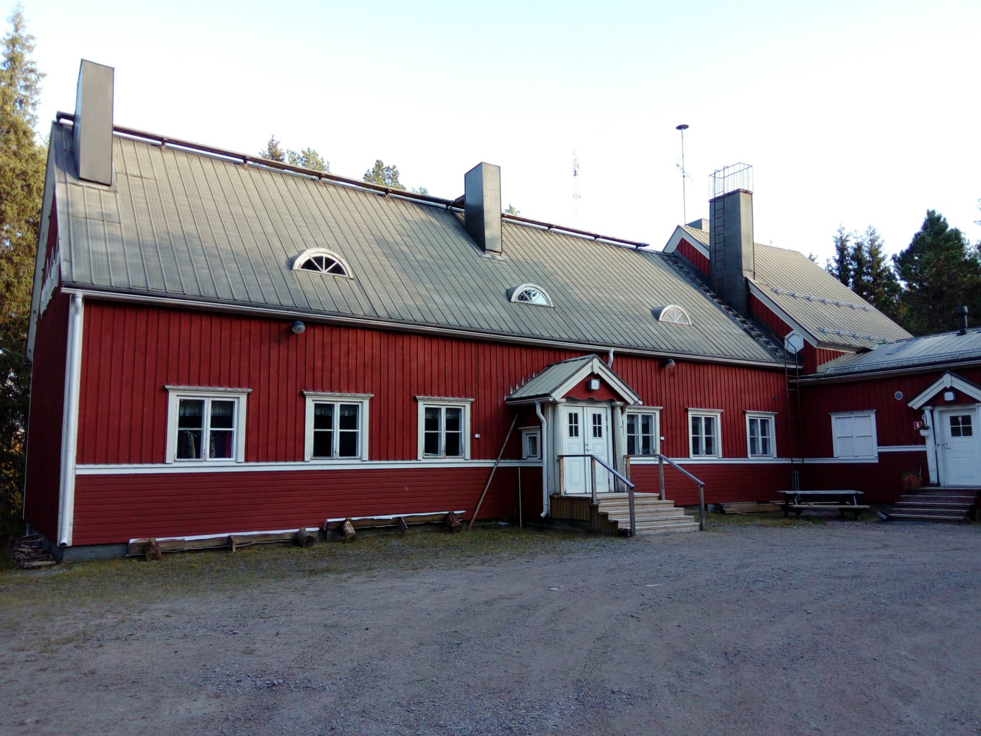 sinetan-kylatalo-3 Sinetän kylätalo punainen yksikerroksinen puutalo